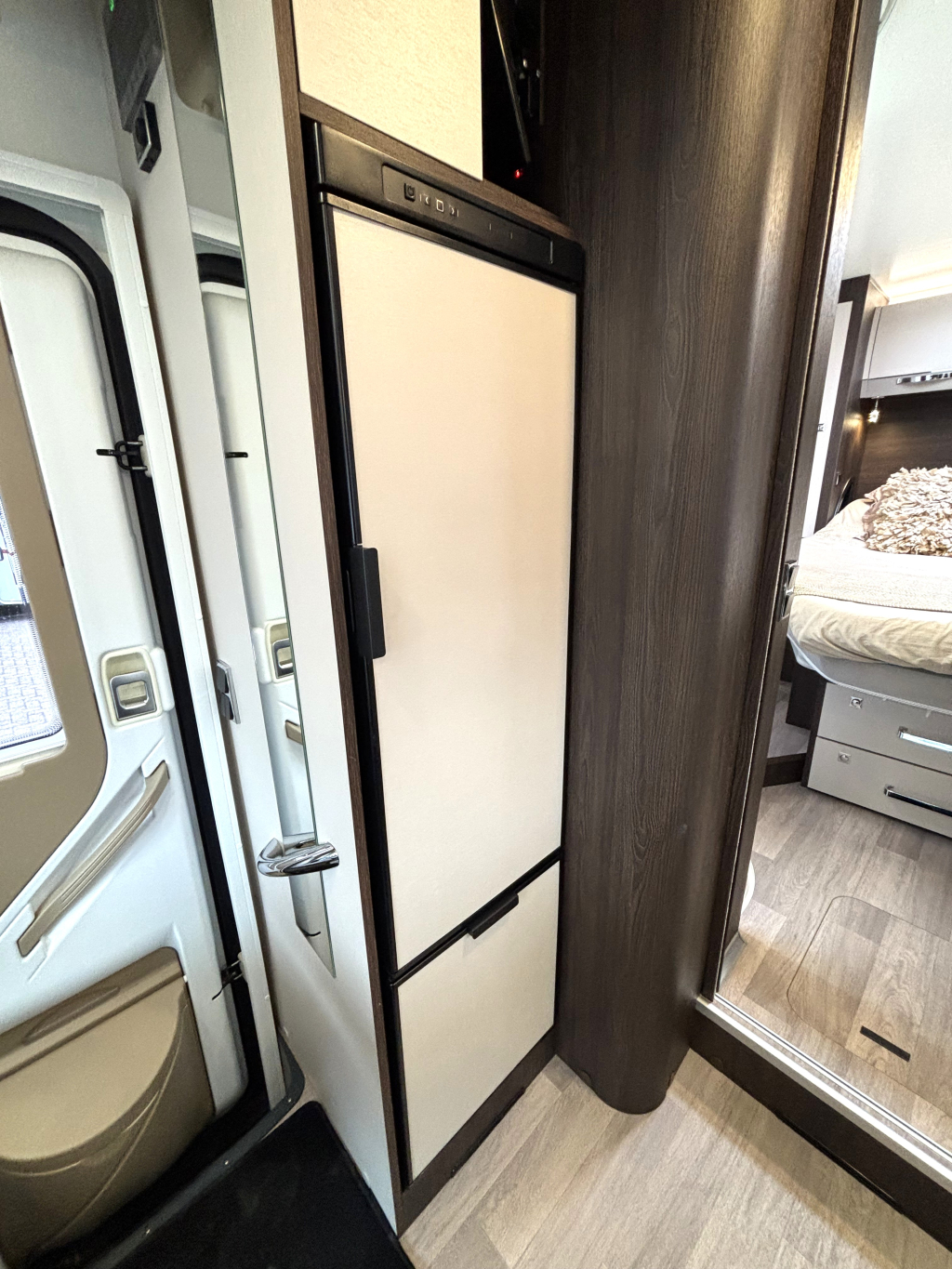 Benimar Tessoro 495 Northautokapp AUTOMAAT QUEENSBED+HEFBED foto: 9