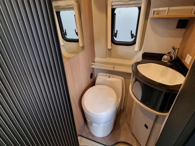 Pössl Roadcruiser 640 Automaat Lengtebed  foto: 10