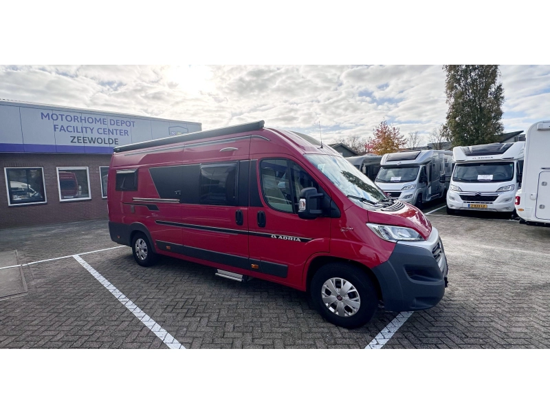 Adria Twin 640 SLX lengtebedden 