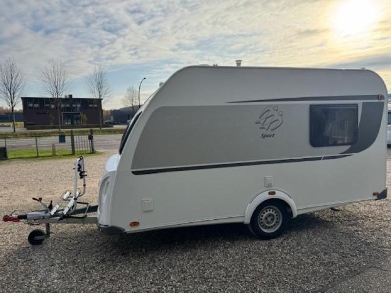 Knaus Sport 400 QD kleine caravan  foto: 4