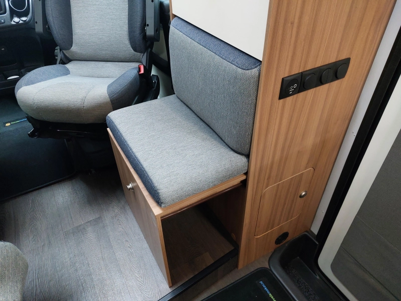 Sun Living S 65 SL Autom&aacute;tico/cama longitudinal/litio foto: 11