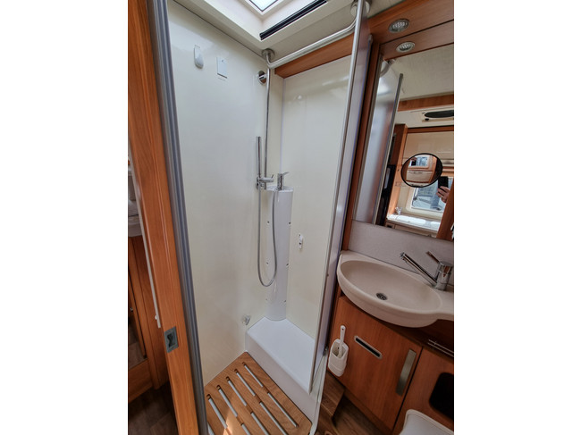 Hymer Exsis 678 | Autom&aacute;tico | Euro-6b | Camas individuales | Cama abatible | C&aacute;mara | Navegaci&oacute;n | &iexcl;Excelente estado! foto: 6