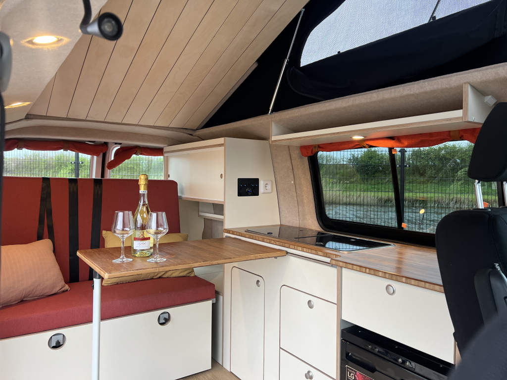 Volkswagen T6 Buscamper 2017 BENZINE foto: 1