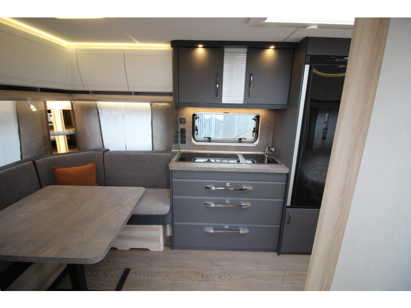 Hobby De Luxe 460 UFE Cama francesa y asiento redondo! foto: 5
