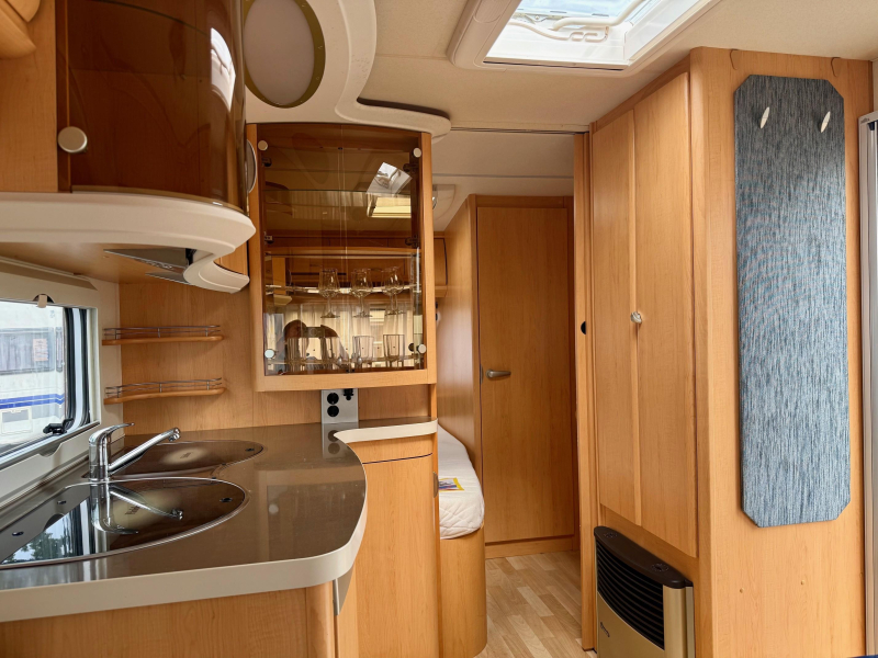 Hobby De Luxe 460 UFE mover fietsenrek voortent  foto: 5