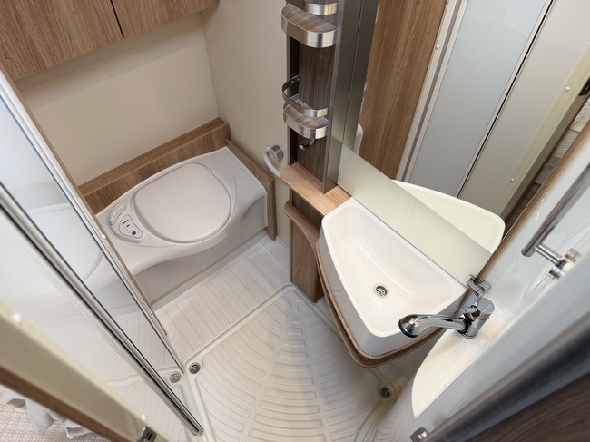 Knaus SKY WAVE 650 MF / Gratis stalling foto: 17