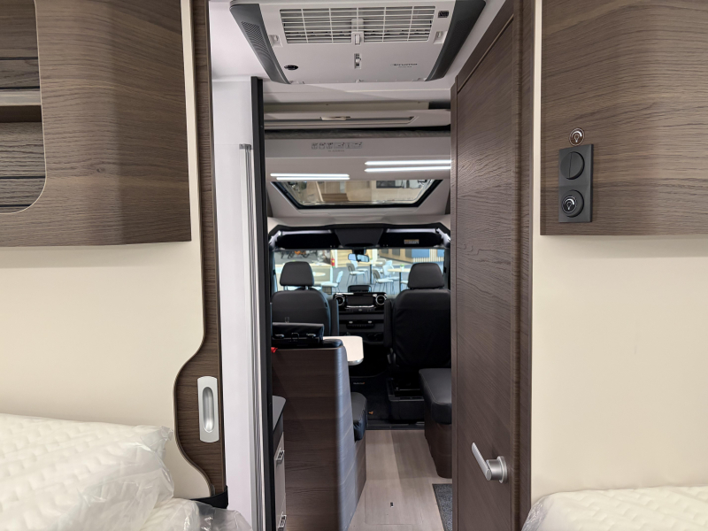 Adria Matrix Supreme MB 670 SL automaat / trekhaak  foto: 17