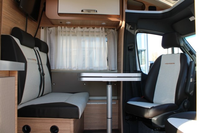 DEMO Weinsberg CaraCompact MB 640 Mercedes 170 pk AUTOMAAT compact < 7 mtr ( 108  foto: 27