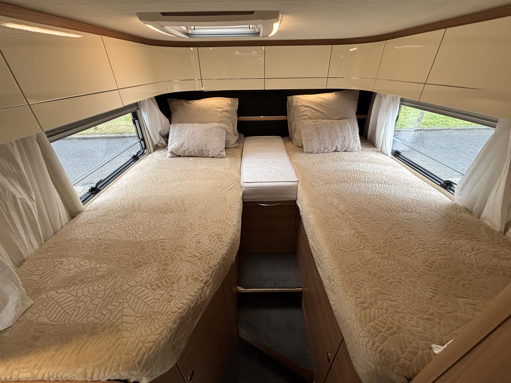 LMC PASSION V 643 G AUTOMAAT ENKELE BEDDEN EURO6 10.000KM! foto: 2