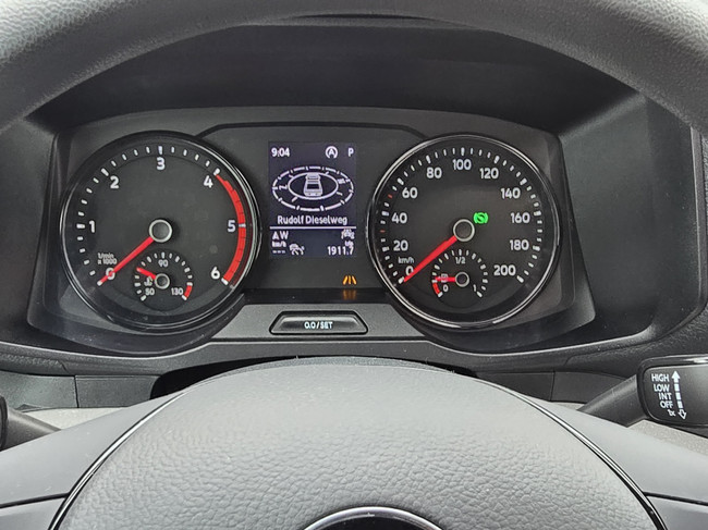 Knaus VAN TI PLUS 650 MEG PLATINUM SELECTION AUTOMATIK 180 PS NUR 16.866 KM !! KLIMAANLAGE LUFTFEDERUNG TV + SATELLIT L&Auml;NGSBETTEN DREHBARE ABNEHMBARE ANH&Auml;NGERKUPPLUNG Foto: 9
