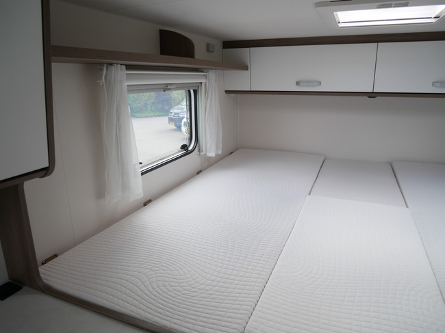 Carado V337, Lengtebedden, 900 kilo laadvermogen, XL Garage foto: 16
