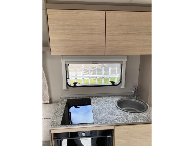 Weinsberg CaraCito 450 FU E-Power/ Klimaanlage Foto: 5