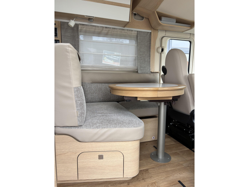 Hymer B ML I 790 Mercedes + Queen bed photo: 19