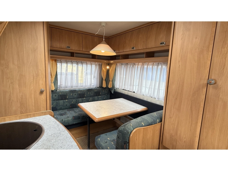 Hobby Excellent Easy 400 SF transverse bed train seat toilet photo: 1