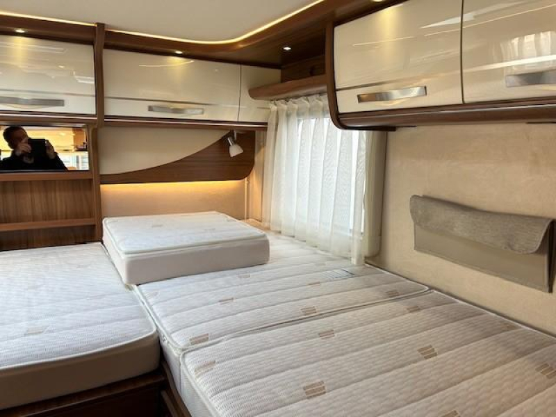 Hymer B584 B588 - automatic - low mileage photo: 10