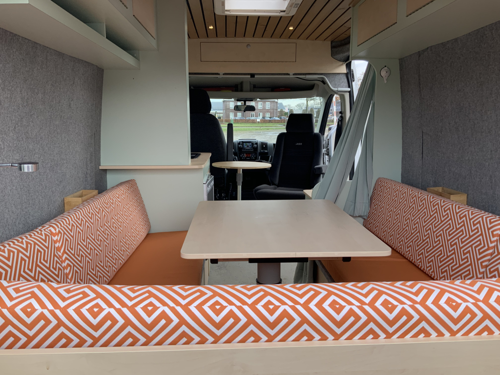 Peugot Boxer L2 H2 Buscamper: Euro 6 met verlaagbare tafel tot 2 pers. lengte-bed, 154 cm breedte, 185 cm lengte, FSL Camperinbouw 2021, km 66000, Zwenkbare fietsendrager, Zonnepaneel 180W, Bj.2017 Camper centrum on the road foto: 20