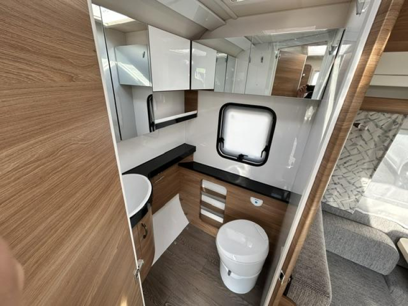Hobby De Luxe 460 SFF uiterst compleet  foto: 11