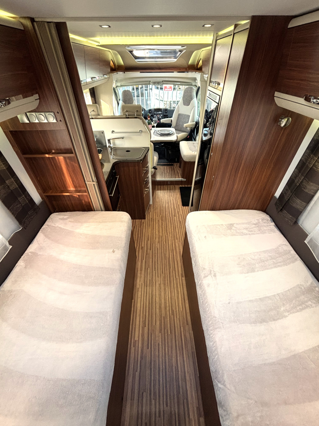 Adria Coral Supreme 670 SLT ENKELE BEDDEN UNIEK! ALDE  foto: 11