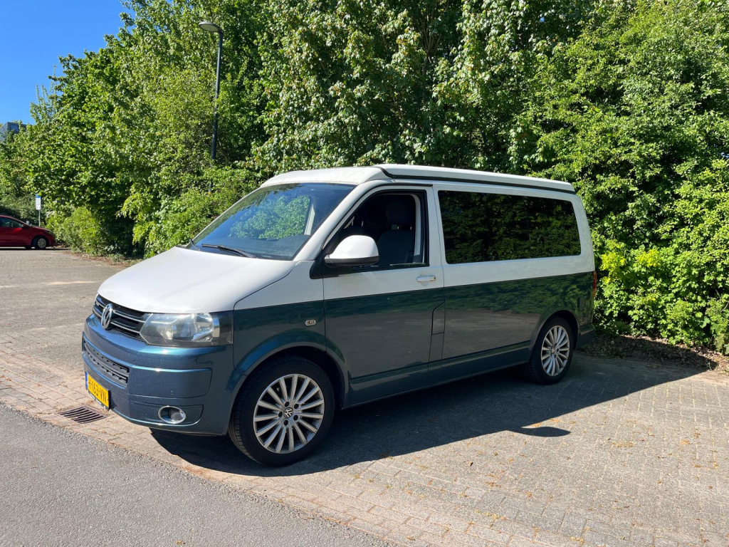 VOLKSWAGEN MULTIVAN STARTLINE photo: 2