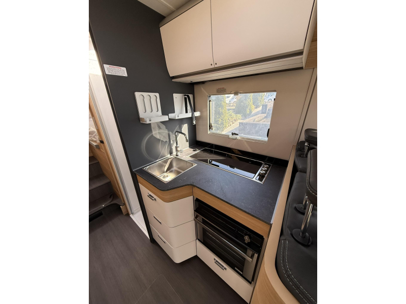 Adria Matrix Plus 670 SL Familiecamper Automaat  foto: 17