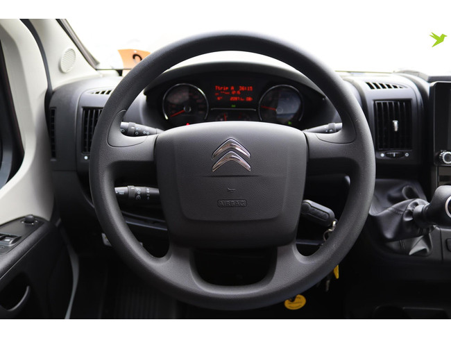LMC Tourer Lift 730 165PK | Lengtebedden | Gescheiden douche | Hefbed | Fietsendrager | Zonnepaneel | Bearlock | Dakairco | Luifel | foto: 23