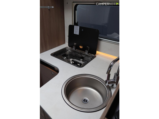 Carado T448 140pk Automaat | Pro + Pakket | Lengtebedden | Luifel | Grote garage | Hefbed | Nieuw uit voorraad leverbaar |Panoramaraam foto: 12