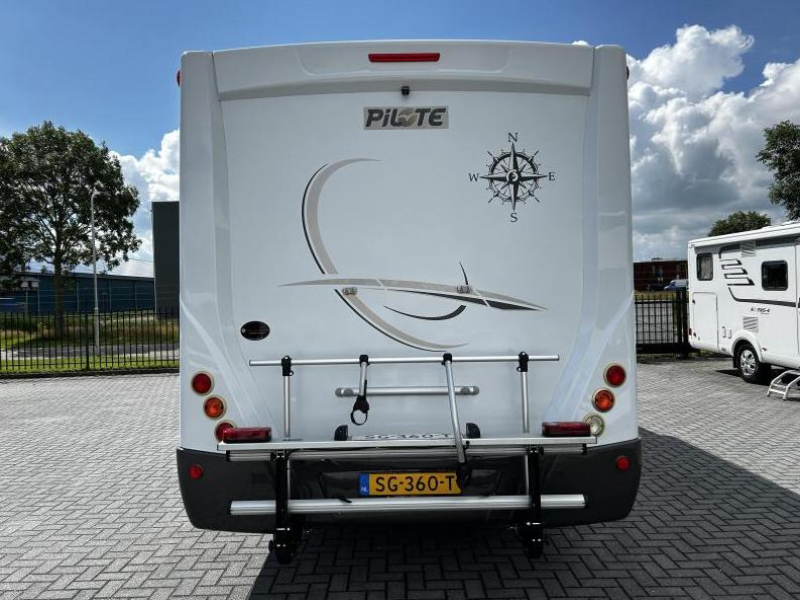 Pilote Explorateur G 741 Dwarsbed/Hefbed/Alde/2012  foto: 24