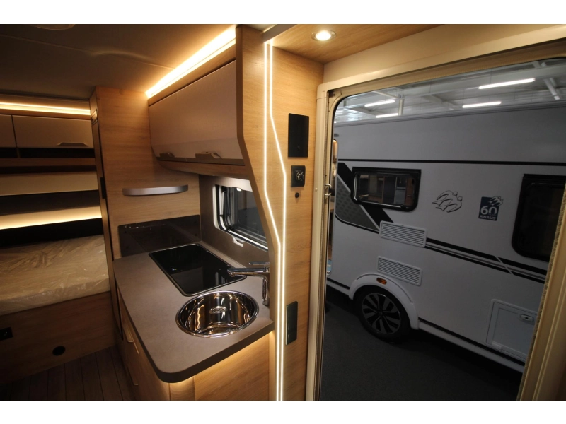 Knaus Sudwind Black Selection 420 QD Dwarsbed & Hoge koelkast!  foto: 20