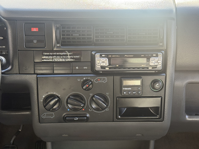 Westfalia California COACH Volkswagen Transporter I D 50 KW einzigartiger Zustand!!! Buscamper Servolenkung Webasto Standheizung 4 Schlafpl&auml;tze Anh&auml;ngerkupplung Fahrradtr&auml;ger Aufstelldach Foto: 9