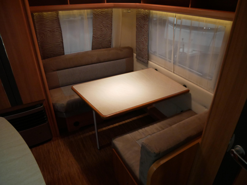 Hobby De Luxe 440 SF Incl. mover 