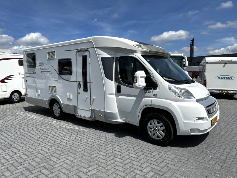 Hymer Tramp CL 674 Enkele-bedden/Euro-5/2012  foto: 1