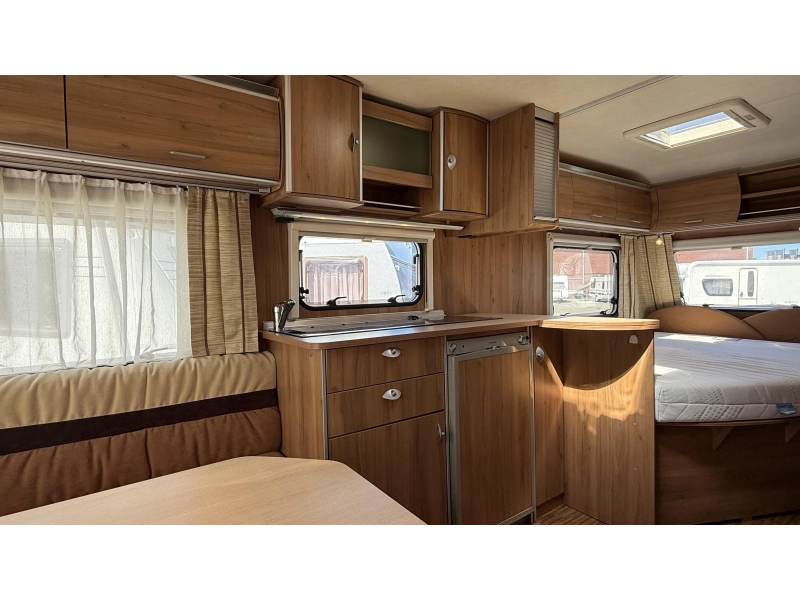 Bürstner Averso 460 TS frans bed rondzit toilet  foto: 3