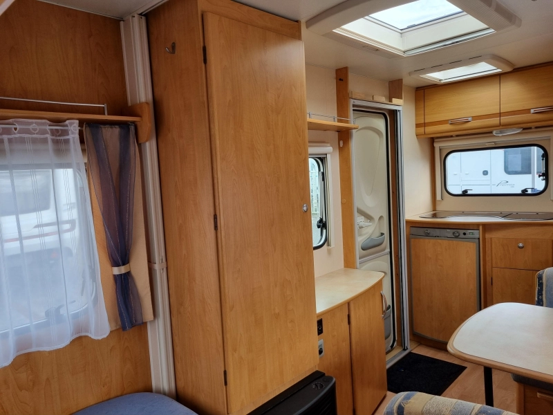 Caravelair Ambiance Style 400 Mover-Awning-Ultra Heat photo: 9