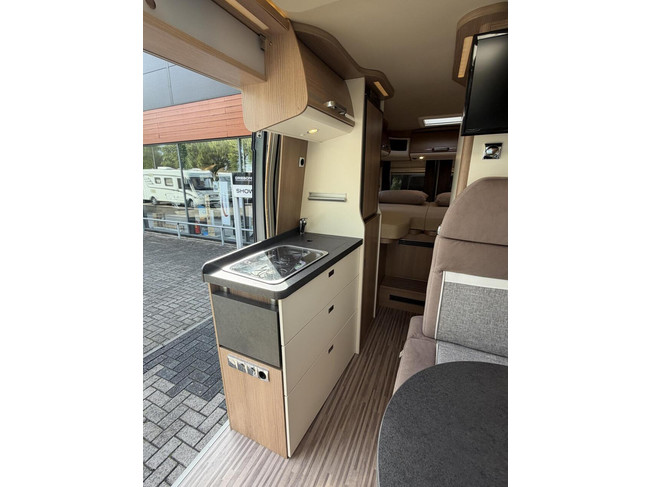Carthago 640 LE Charming GT Automaat Enkele Bedden Zonnepaneel Luchtvering foto: 15
