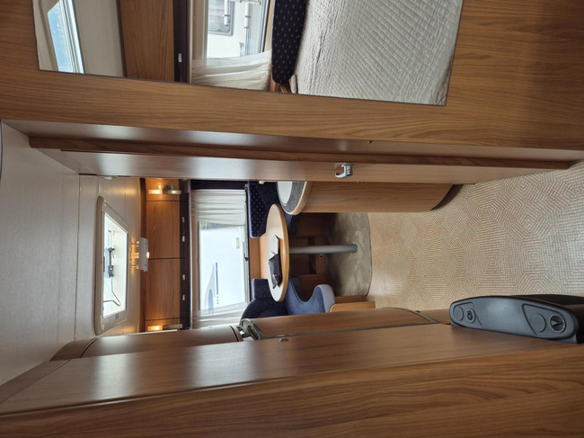 B&uuml;rstner 525 TS Belcanto lit Queen petite annexe photo: 13