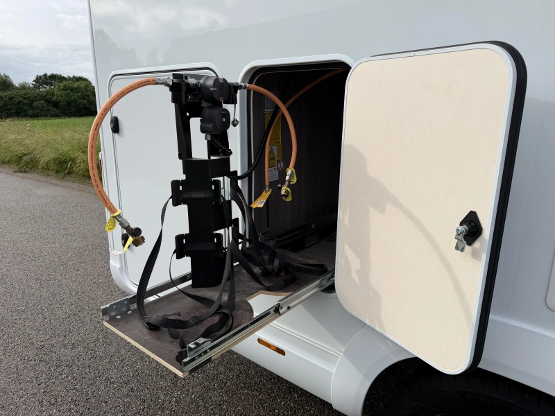 Hobby On Tour Edition 65 GE Thule bike lift, 165HP photo: 22