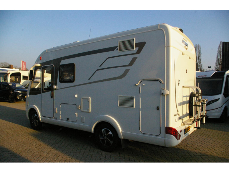 Hymer B 444 DL Hefbed, zeer compact.  foto: 4