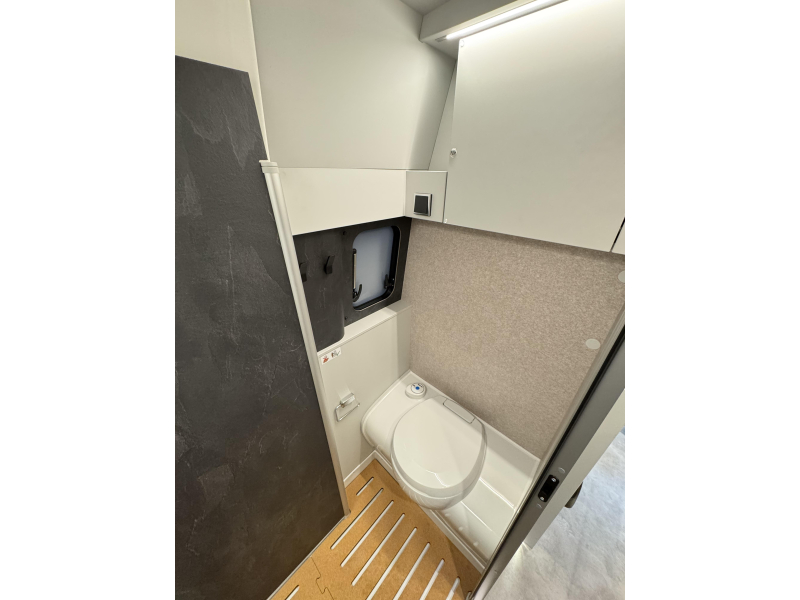 Hymer Grand Canyon S 700 4x4 - toit relevable - lit longitudinal photo : 11