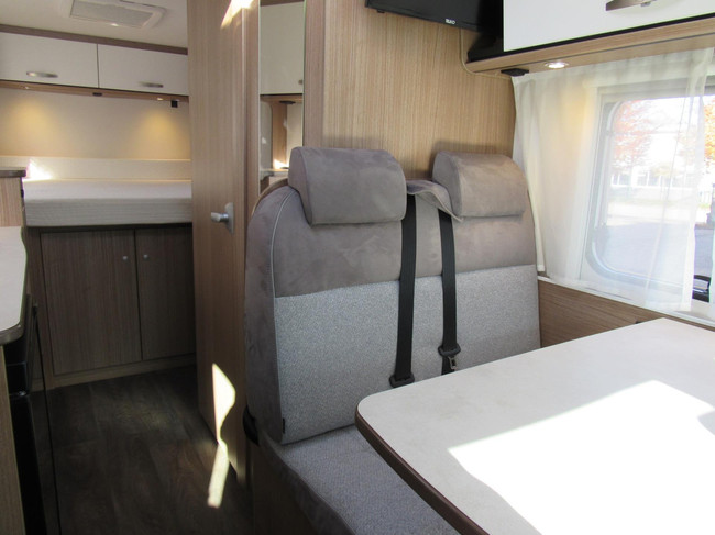 Hymer Carado V339 Europa Edition Zwart Queensbed 15dkm 2022 foto: 15