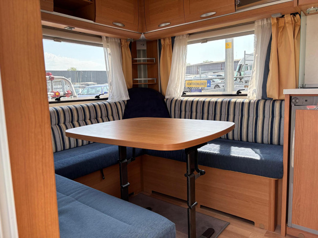 Knaus Azur NL-Premium line | Caravanmover | Fietsenrek | | Douche | 3-Pits gasfornuis | Koelkast + vriesvak foto: 8