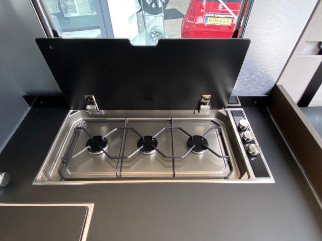 Adria Coral Supreme 670 DC QUEENSBED E&P LEVELSYSTEEM foto: 16