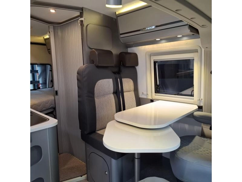 Adria Twin Titanium 540 SPT 130PK Dwars bed Airco  foto: 13