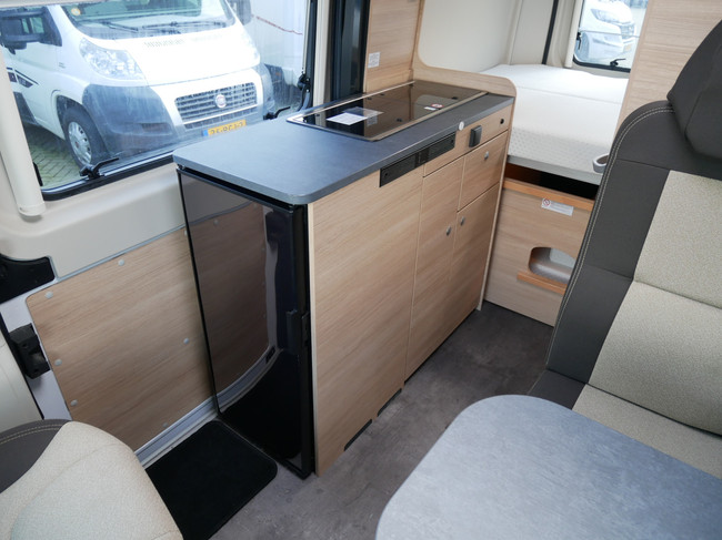 RoadCar (Pössl Groep) R540, 9-Traps Automaat, 540 Buscamper, Slaaphefdak foto: 11