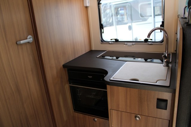 Sun Living S 75 SL by Adria 5 gordel plaatsen enkele bedden 67  foto: 28