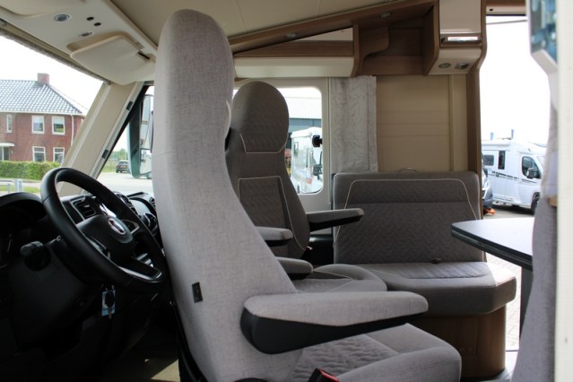 Robuuste AUTOMAAT 180 pk Malibu I 490 LE by Carthago hef-en enkele lengte bedden (124  foto: 25