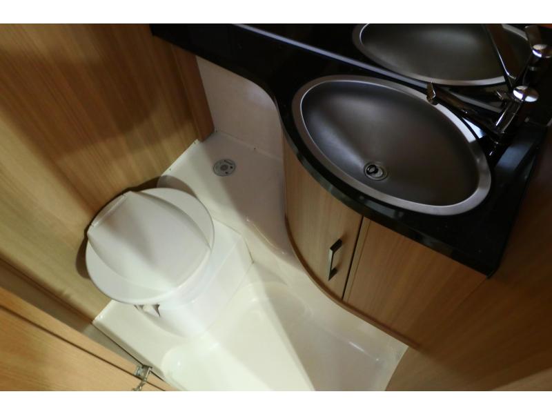 Eriba-Hymer Living 550 Queens bed  foto: 7