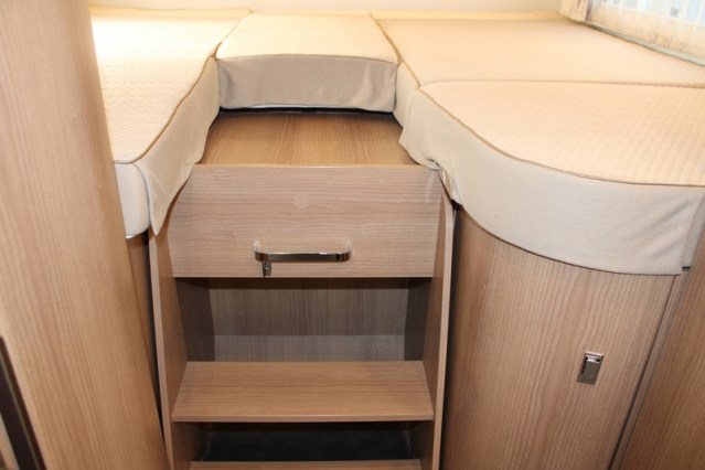 Robusto Carthago Integral Malibu I 460 LE Fiat AUTOM&Aacute;TICO 180 CV camas individuales y cama abatible (118 foto: 54