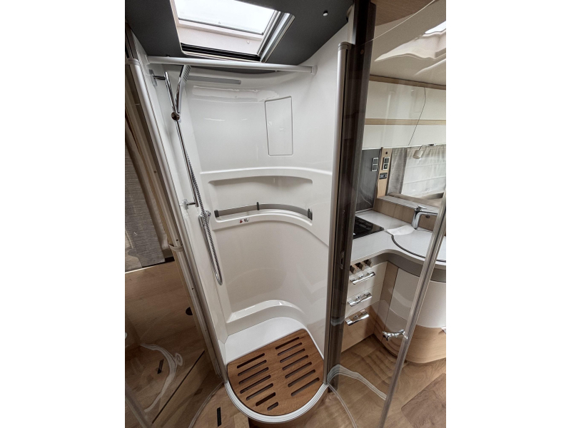 Hymer B ML I 790 Mercedes + Queen bed photo: 10