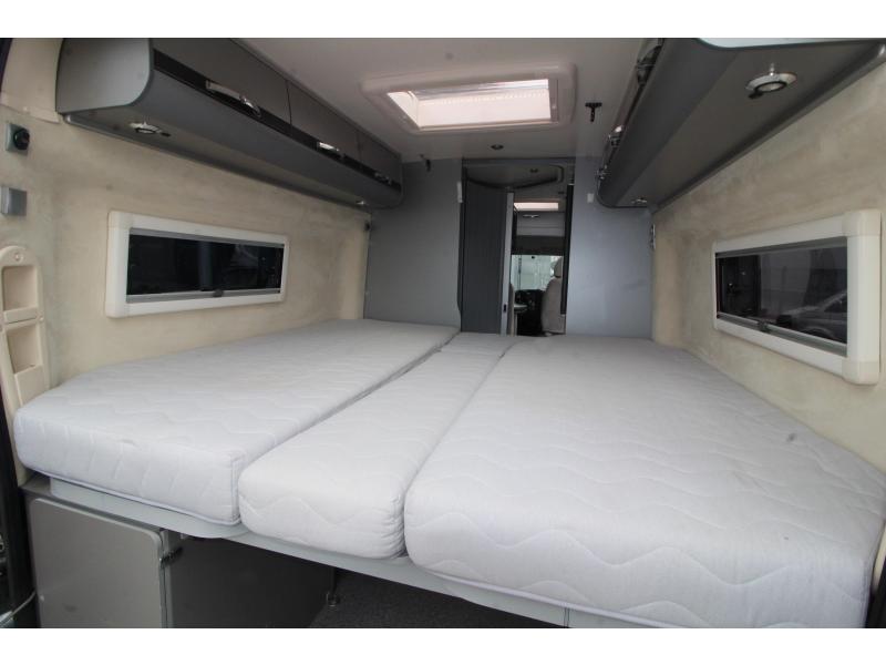 Adria Twin Titanium 640 SLX Enkele bedden - EURO5  foto: 8