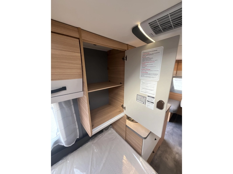 Dethleffs Summer Edition 460 EL SINGLE BEDS-XL FRIDGE photo: 15